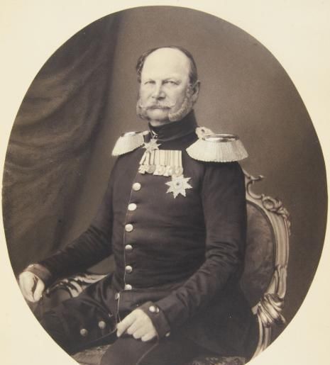 围城|逢德必跪为什么是法国传统看看普法战争,德军围城了还要闹革命