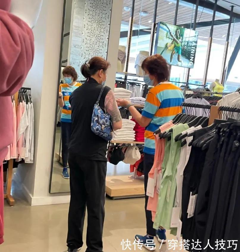 中国女排|郎平在美国逛服装店!女排前主帅气色挺不错,功勋主帅买了啥?
