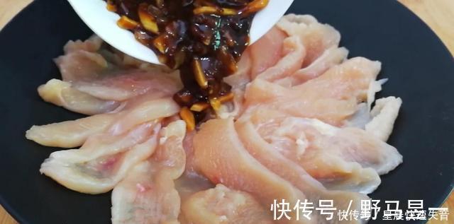 蒸米粉|8块钱的鸡胸肉,按这方法做,外酥里嫩,来客人就是一盘压轴菜