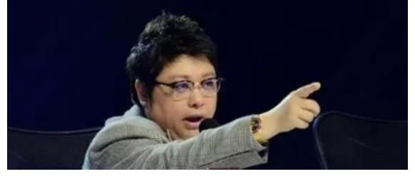 一夜成名冒充“草根”多年，韓紅怒拍桌子當(dāng)場揭穿，一糊到底！