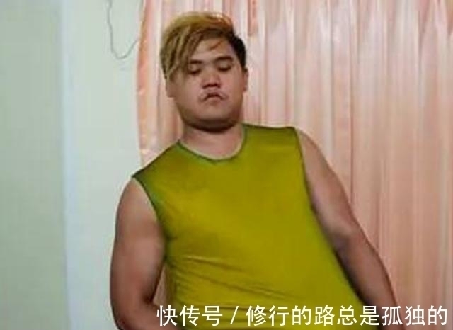 cos|泰国小哥脑洞大开COS香蕉,只需要一个枕头,网友看到成品:绝了