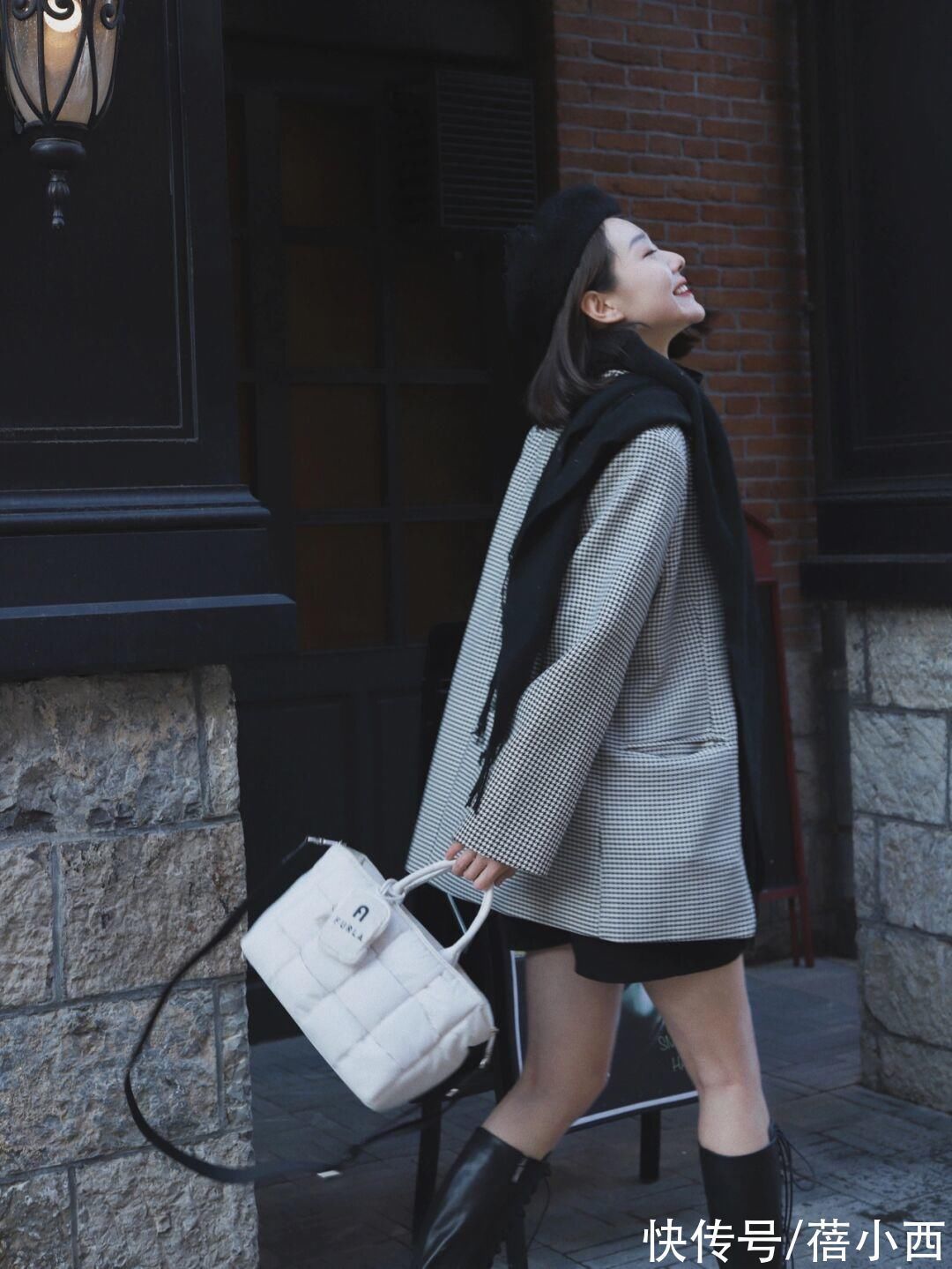 时髦精 中年女人少穿羽绒服了!今冬流行毛呢外套,搭配长裤、短裤特时髦