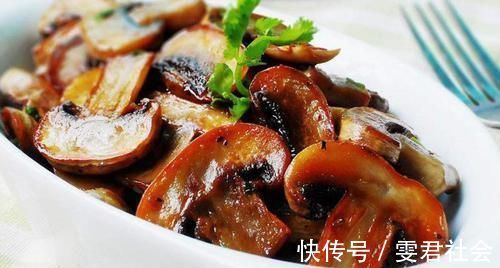 口蘑|入冬后最该吃这菜，3块钱1斤，营养高，味道好，多买给家人吃