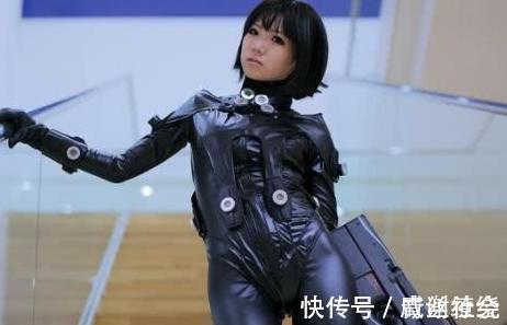 胶衣|小姐姐改装胶衣,又一次出现在漫展之上,成功解决粉丝所有疑问!