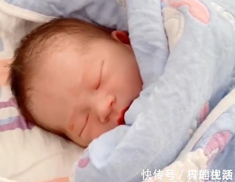 二胎|大一新生放假回家,发现父母偷偷生了二胎,反应让人心疼