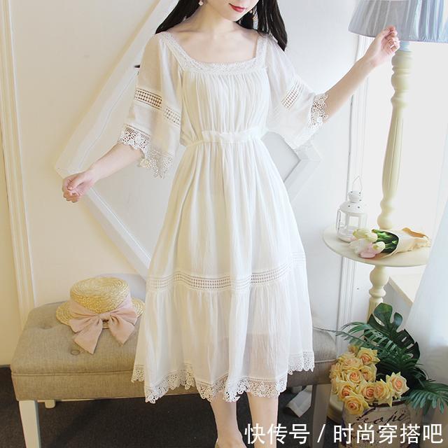 学院风 最新款的小白连衣裙,看上去特别清纯,再搭配一双小白鞋就完美了