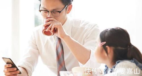 手机|毁掉孩子的“手机依赖症”,或许是家长“传授”,四步教你摆脱