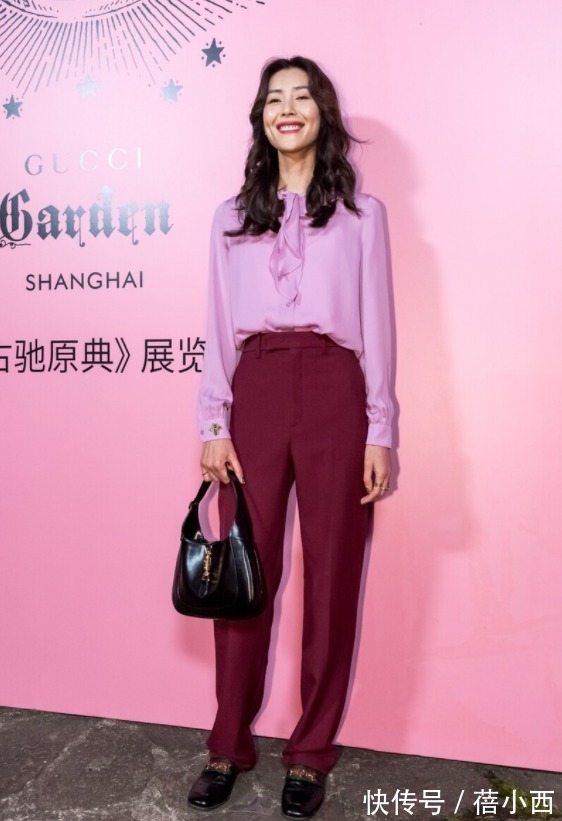 时髦精|秋天穿搭时尽量别搭小白鞋!时髦精都在穿乐福鞋,高级又显气质