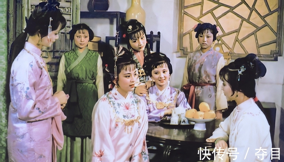 贾母|贾母强人所难,宝钗甘吃哑巴亏,薛姨妈却以牙还牙让贾母下不来台