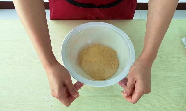 1碗面粉4个鸡蛋，不用烤箱，教你用平底锅做面包，比蛋糕还好吃