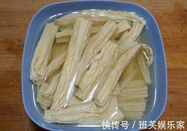 泡腐竹|腐竹被称为“浓缩后的豆浆”,正确挑选腐竹和泡发的方式教给你