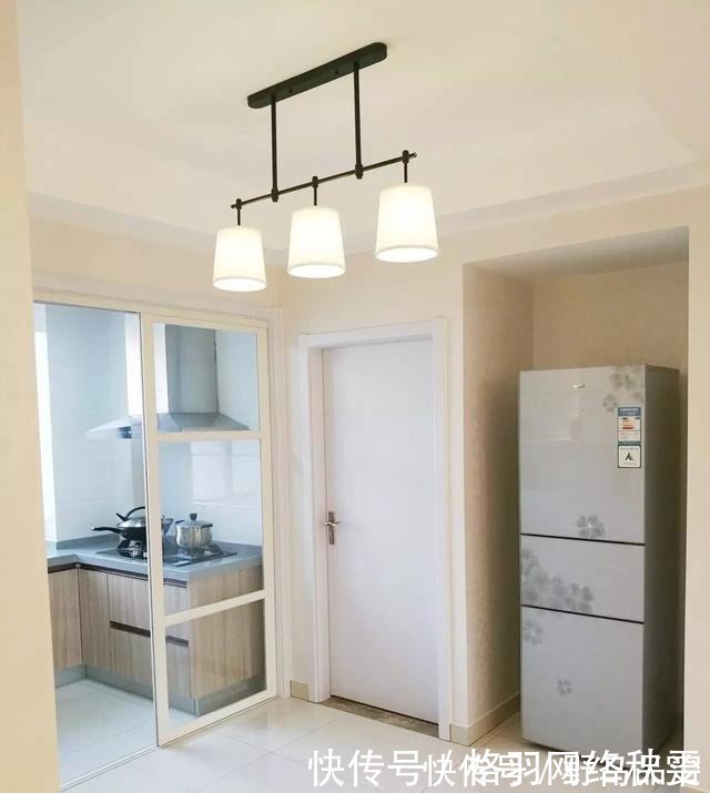 新房|晒晒同事家新房, 干净大气, 还是头一次见把冰箱放在这里的