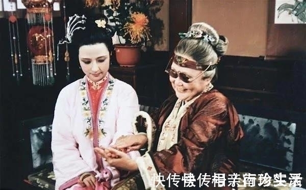 王熙凤!贾母是怎么对待第一次见面的林黛玉、薛宝钗和尤二姐的?为什么?