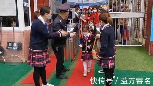 地位|有这4种特征的孩子，在班里“地位”很低，家长要帮忙改善