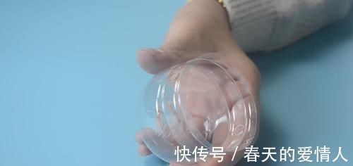 塑料瓶上穿一根绳子，放在卫生间一年省下不少钱，早点知道就好了