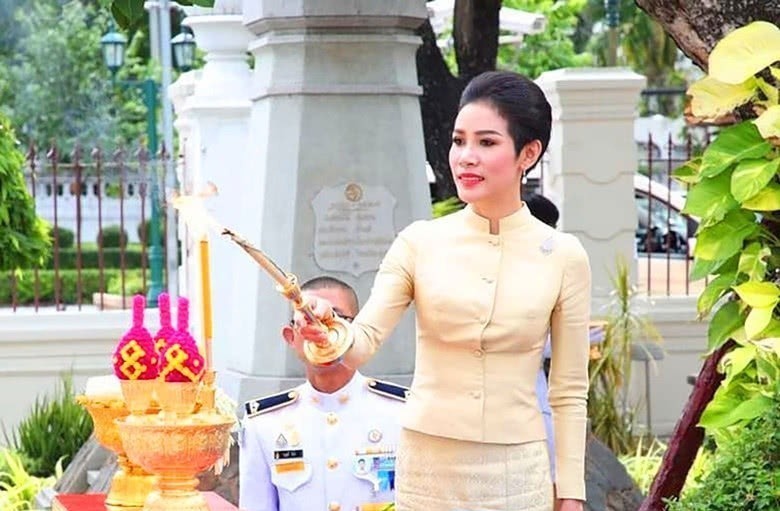 玛哈国王|泰王曾暗示王后人选,并非是41岁的苏提达,诗妮娜贵妃理解有误