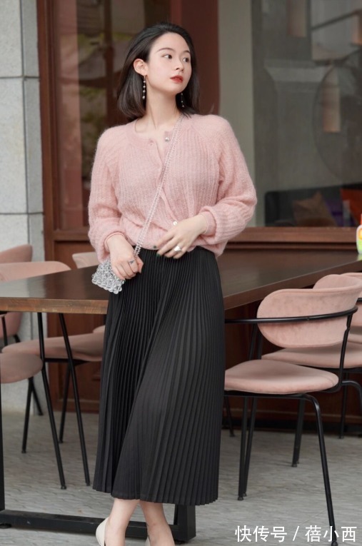 高领衫 春季最火搭法还是“针织衫+半身裙”,不挑人又chic,穿出好气质