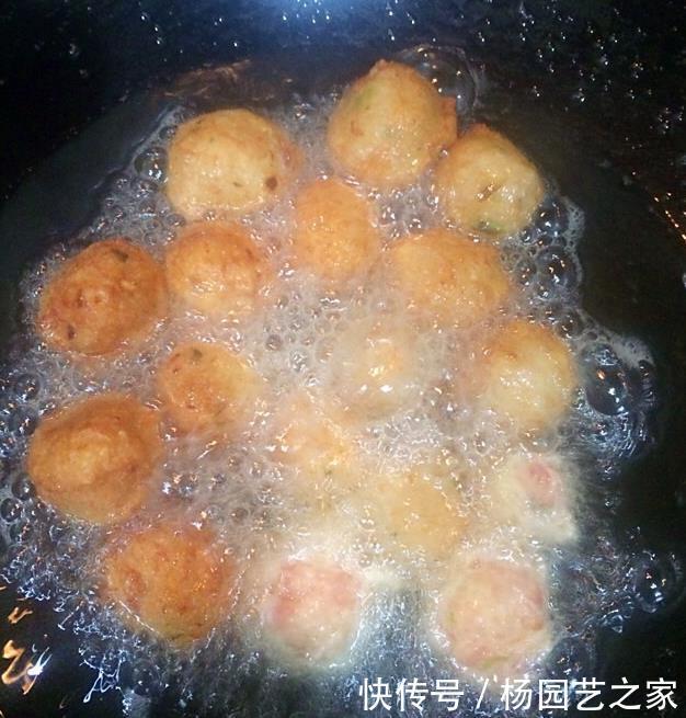  好吃|炸肉丸，牢记“3加2不加”，保证香酥可口，不散不腥不糊，好吃