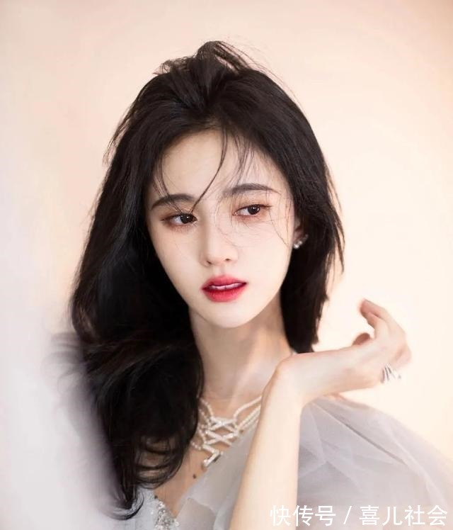 高颅顶 告别假发片,赵露思同款“头包脸”发型超显瘦!