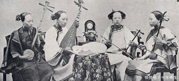 溥仪|清末真实老照片:八国联军翻墙攻入皇宫,最后一张溥仪爬房顶拍照