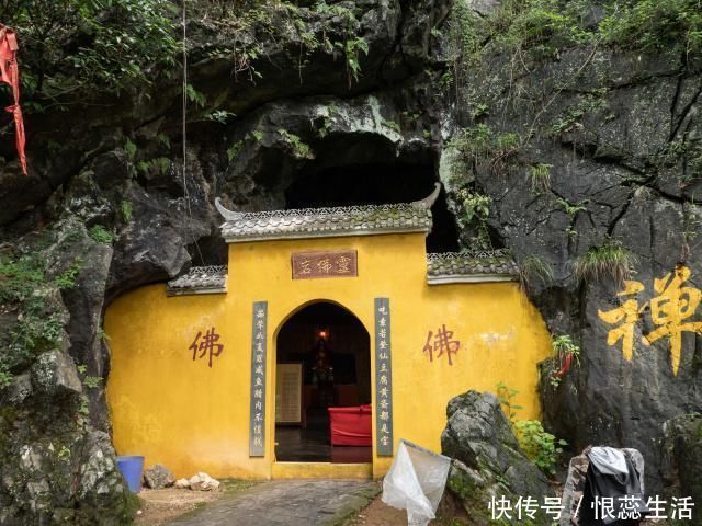 寺庙|中国最“简陋”的寺庙，建在山洞里，没有僧人，游客吐槽对联粗俗