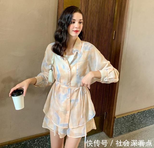 时装|夏日非常受欢迎的雪纺时装单品,时尚百搭又减龄,轻盈清爽又显瘦