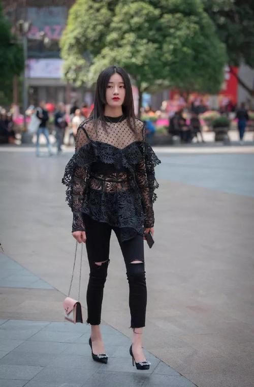 小姐姐|身材丰腴的美女，一件靓丽时尚的橙色长裙穿搭的修身又迷人