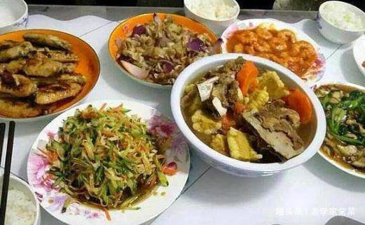婆婆承包“一日四餐”,饭菜发到朋友圈,网友奢侈