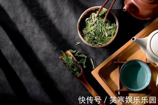 |沙雕动画,搞笑:偷偷抽老爹的烟,竟被老妈错认成老爹