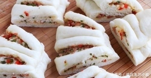 面粉不做包子,教你懒人吃法,两手一卷,一锅蒸一个解决全家早餐