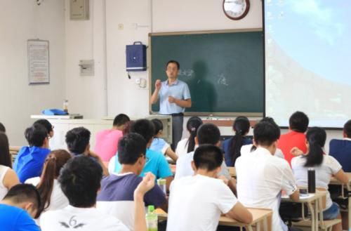 紧张|大学也有“晚自习”？3个好处体会过才懂，学生：说好轻松呢