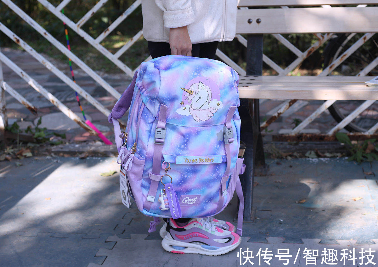 魔术贴 一千多的书包用着啥感受?居然能靠变形陪伴孩子成长