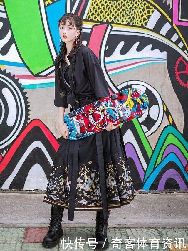 养眼|最近火了一种穿法叫“上面JK,下面汉服”,高级感十足,太养眼