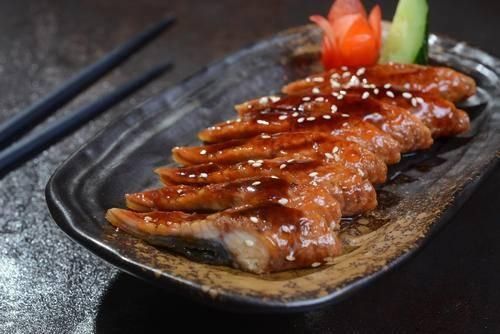 烤鱼|深夜食堂｜授人以鱼不如来盘烤鱼，盘点那些不得不爱的鱼类美食