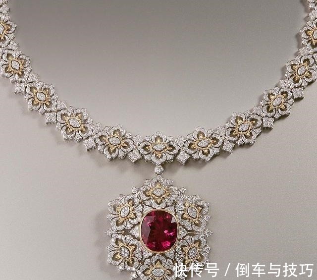 英女王 蕾丝只能做裙子珠宝亦可如蕾丝般精致浪漫!