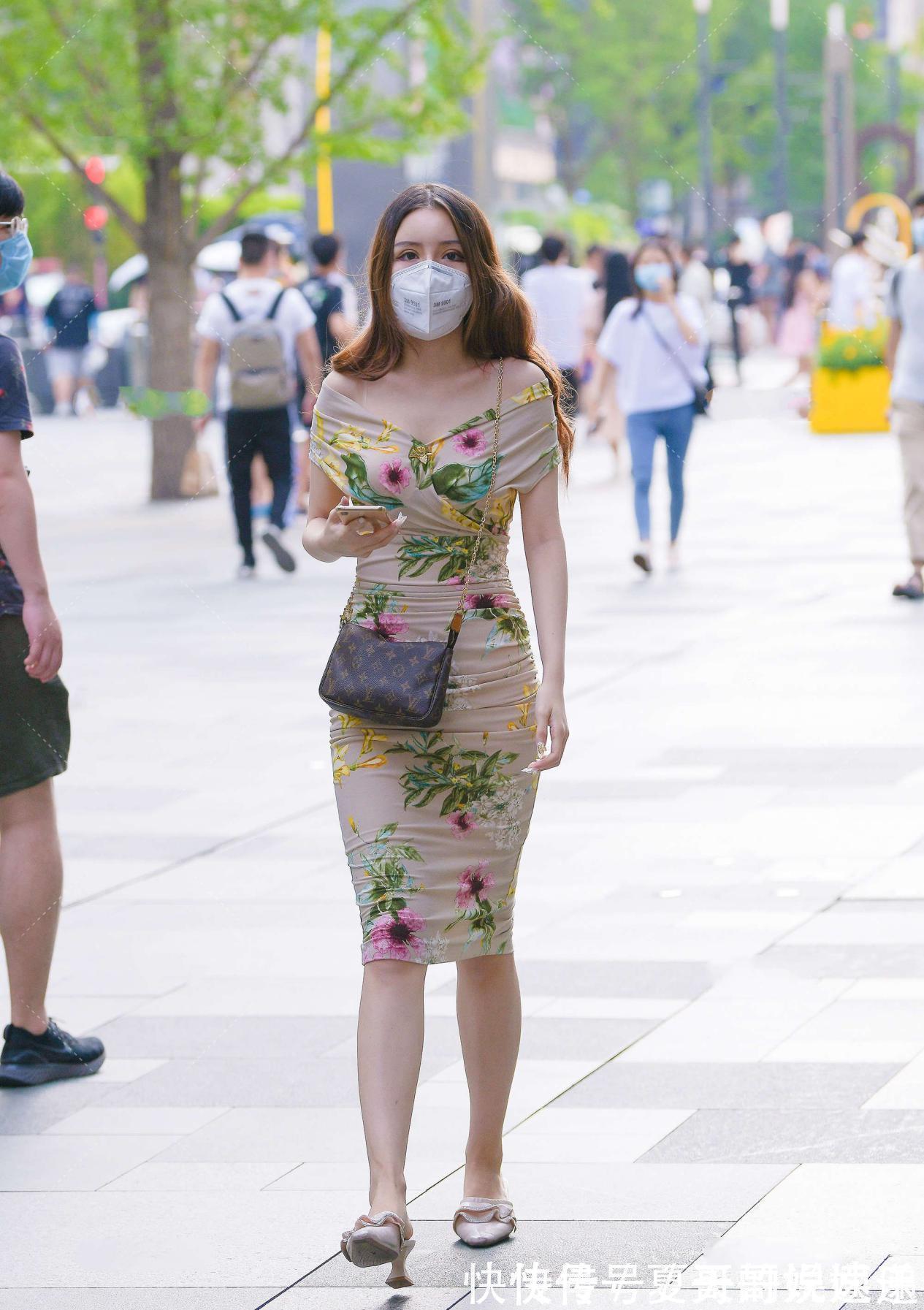 修身|修身绣花裙,兼具复古与时尚,彰显成熟优雅的大气范