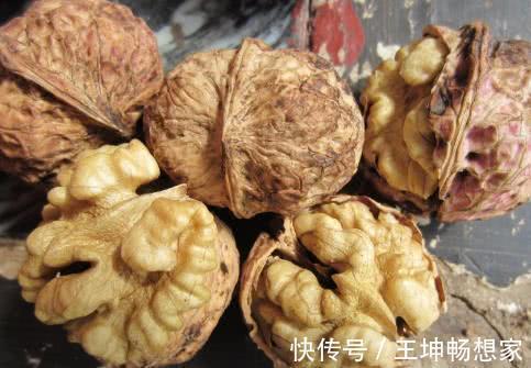 黄曲霉素|核桃错误吃法,不仅不补脑,还有致癌的风险!