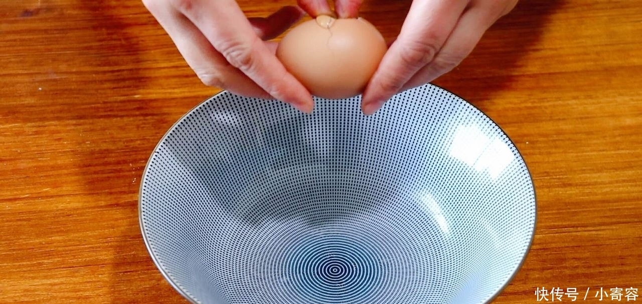 不加面粉,不用黄油,不用分离蛋清,教你做鸡蛋饼干,小孩子爱吃