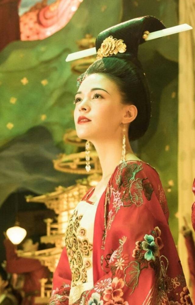 本以为外国人穿汉服会很“丑”，看完照片之后，才知道是我错了