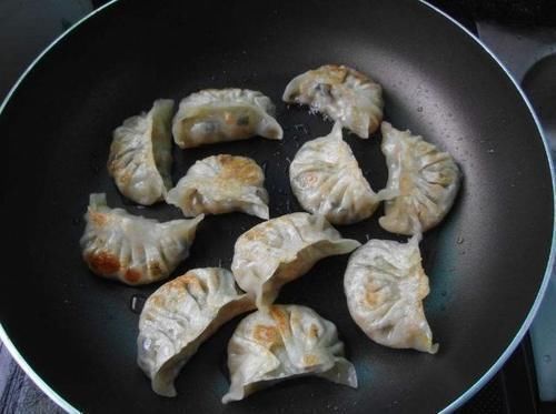 30年大厨:别再用水煮饺子了,这样做,美味提升“10倍”