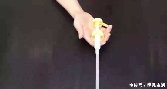 瓶子|用了这么多年的洗洁精才知道，原来瓶上的“压嘴”还有这样的妙用，厉害