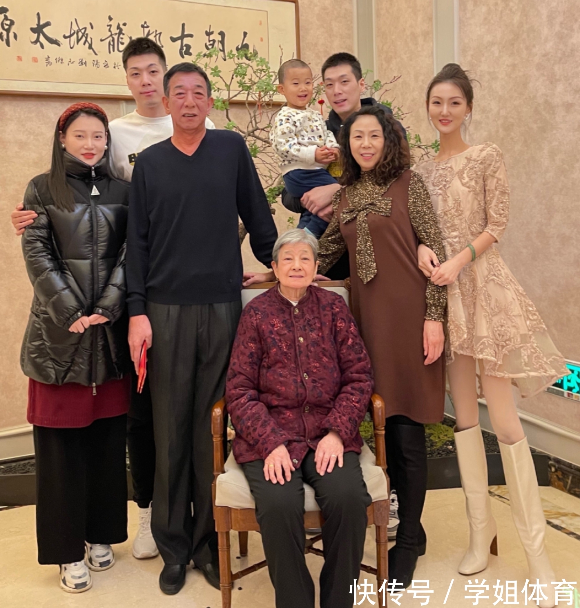 上海队|双喜临门!CBA大将生日+空姐娇妻怀孕,为事业分居两地将冲击冠军