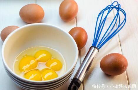 中老年人吃鸡蛋有风险？辟谣：中老年人能吃，每天吃几个最合适？