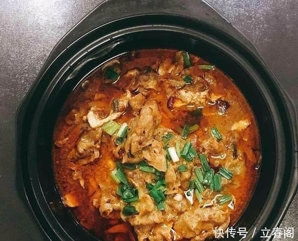 煮牛肉时,直接下锅煮是不对的,牢记两个诀窍,牛肉又软又烂