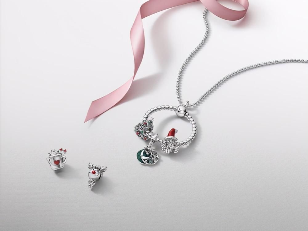 叠戴饰品才出色!学教科书级法国部落客加强份量感就对了