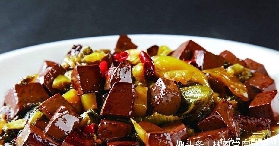 美容|女性来大姨妈时，常吃此4种食物，排出毒素，美容瘦身，子宫干净