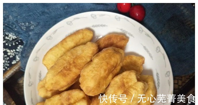 炸油条|想吃油条不用买，在家10分钟就炸好，香酥蓬松，做法配方教给你！