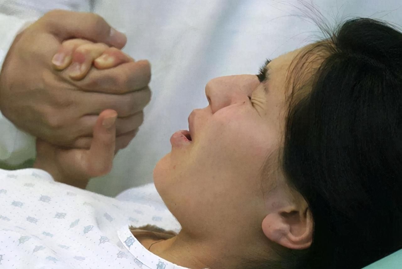 小家伙|“我一口奶都不给他喝！”从满怀期待到厌恶至极，只隔了一个产房