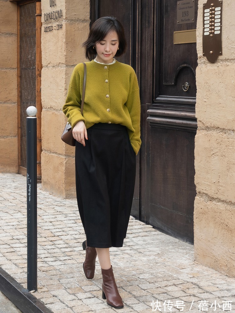 乐福鞋|“针织衫”才是chic的冬日单品,搭配半身裙优雅,搭配牛仔裤时髦