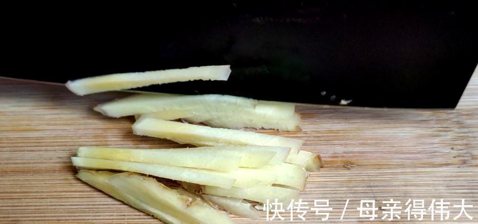 鸡蛋和生姜才是绝配,学会这种吃法,坚持一周肚子小了,手脚温热